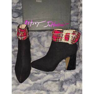 NWB Betsey Johnson Women's Idris Black Suede Plaid Pearl Ankle Boots Heel Size 9